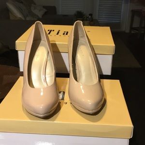 Nude pumps size 10.